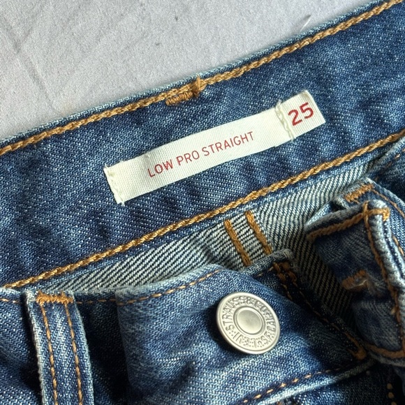 Levis Low Straight leg Jeans! - Picture 3 of 4